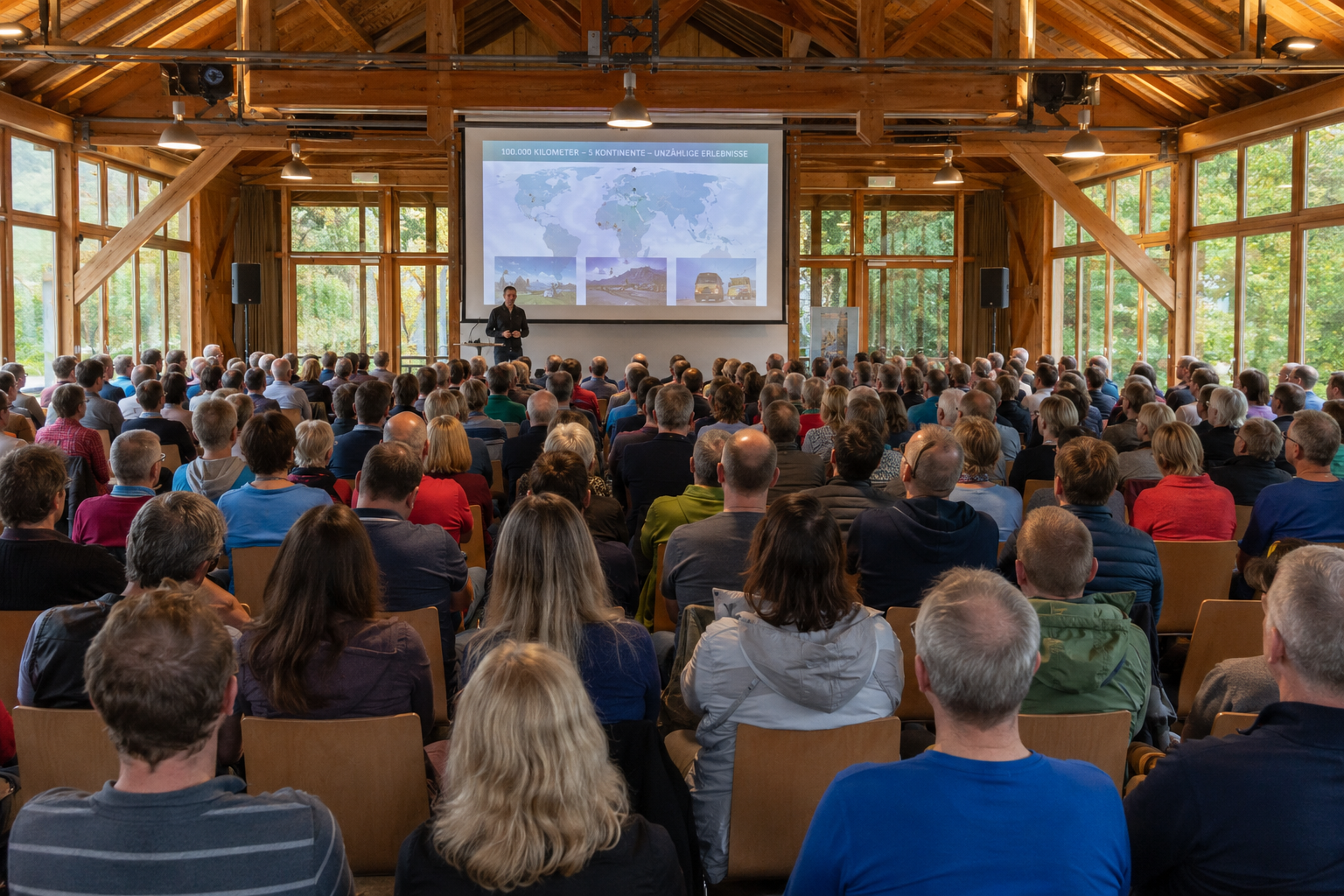 Publikum bei den Wermsdorfer Dia Nächten in der Jägerhütte
